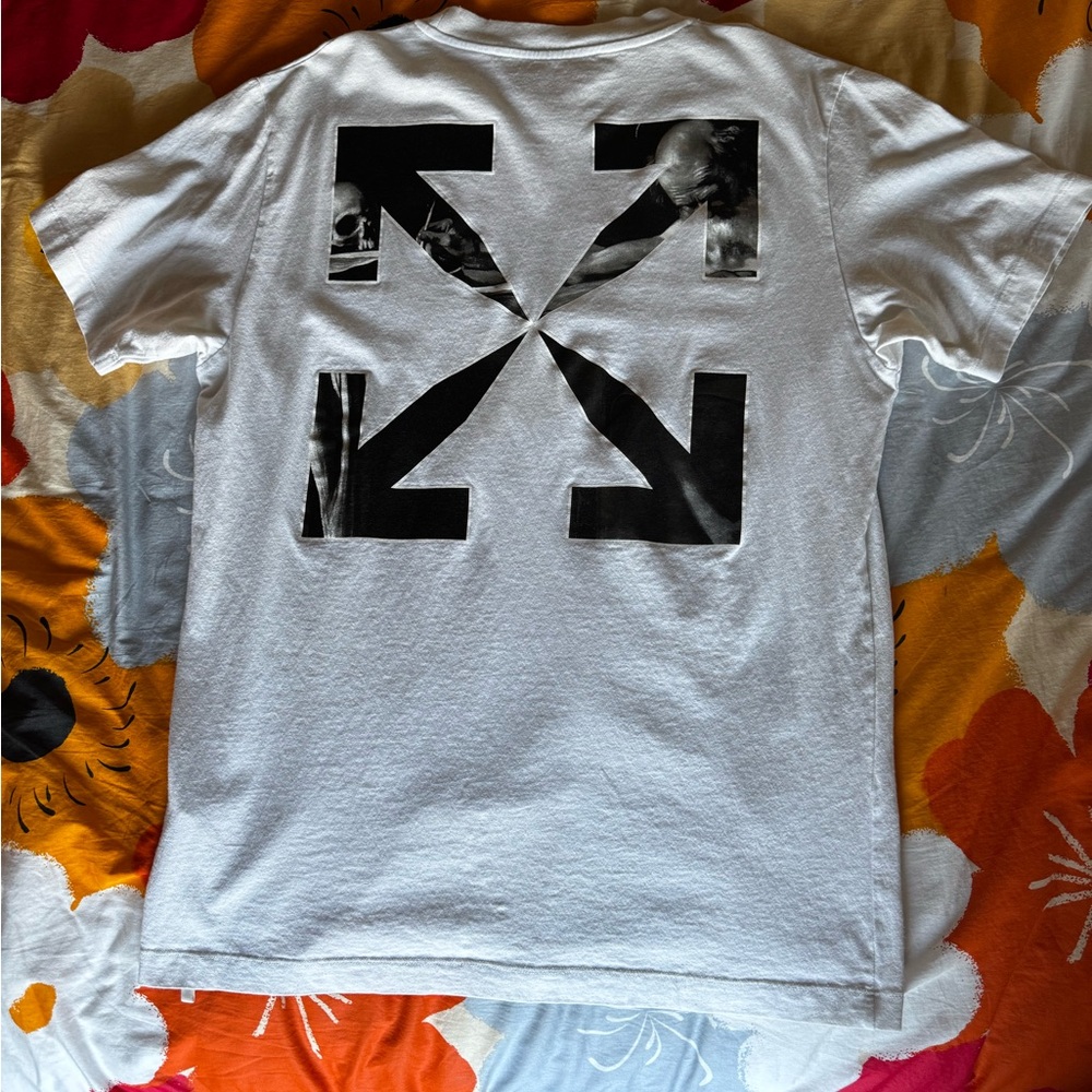 Off-White Black and White Short Sleeve Tee with Bold Graphic